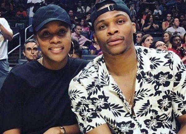 荣耀加身！大连可为夺季军直通中乙，教练球员揽获多个奖项（载誉而归！大连可为摘得季军直升中乙，教练与球员收获多项殊荣）