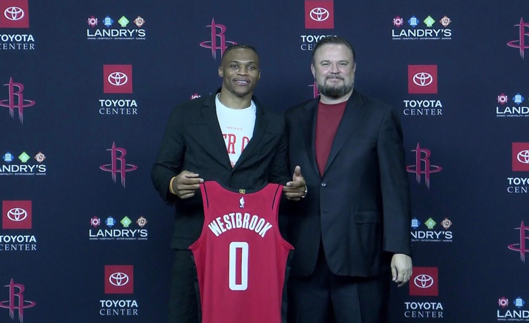 阿隆索：罗德里戈在禁区里倒地，裁判没看回放挺让人惊讶的（阿隆索：罗德里戈禁区倒地，裁判未回看VAR令人意外）