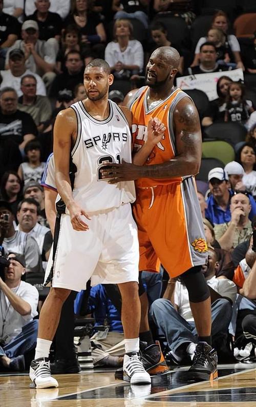 邮报：顺应英超形势，利兹今夏引援注重身体对抗和定位球能力（邮报：迎合英超趋势，利兹今夏引援侧重对抗强度与定位球能力）